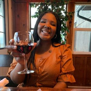 Meet your Posher, Alexis